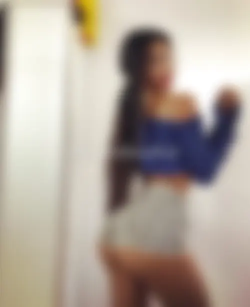 Beurette sexy au cul musclé pour soirées sexe à Sartrouville et l'IDF
