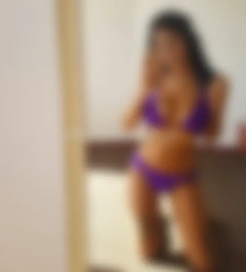 Femme arabe de cité sexy et tatouée pour plan baise à Villeurbanne