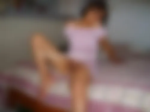 Jeune beurette coquine en nuisette pour du Q à Rennes