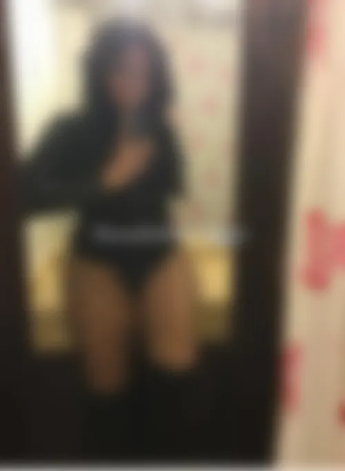 Beurette aux belles formes de Saint-Quentin en collants pour plan hot