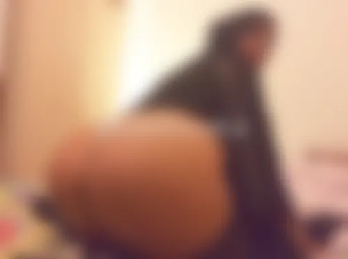 Rebeu voilée avec un bon gros cul sexy cherche plan Q à Bondy