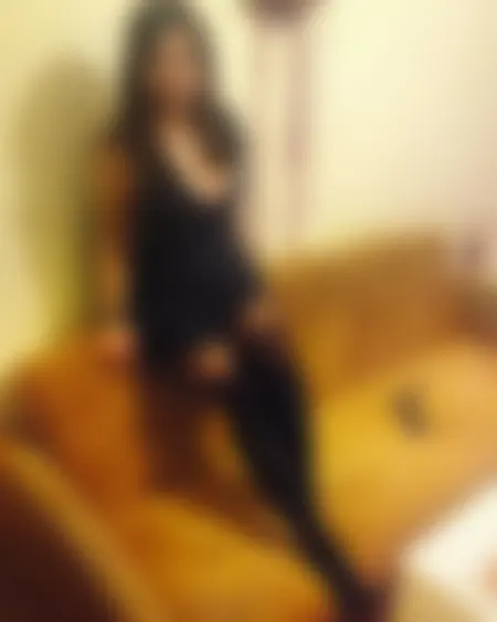Jeune femme arabe coquine et sexy cherche à découvrir le libertinage à Chaumont